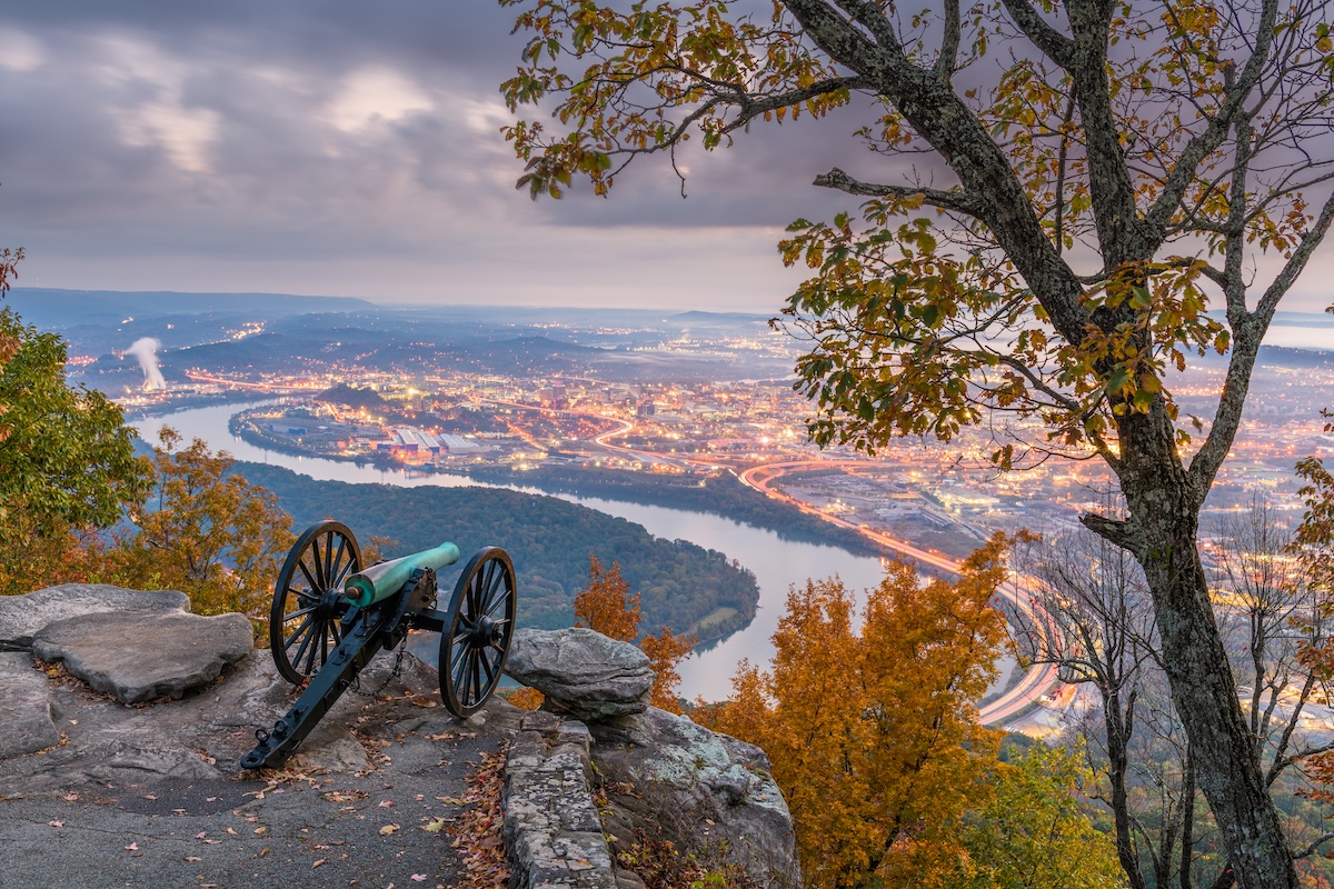 Point Park cannon at Lookout Mountain, a must-see stop for history lovers seeking things to do near Lookout Mountain